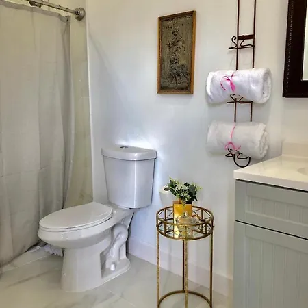 Private Suite Mins From Mia Free Parking Miami Exterior foto