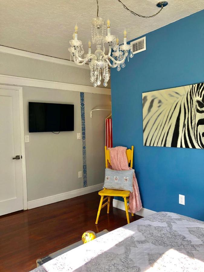 Private Mins From Mia Free Parking Habitación en casa particular Miami